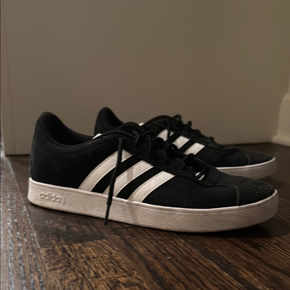 Adidas Black and White Sneakers Classic Design - size US 6, lightly worn